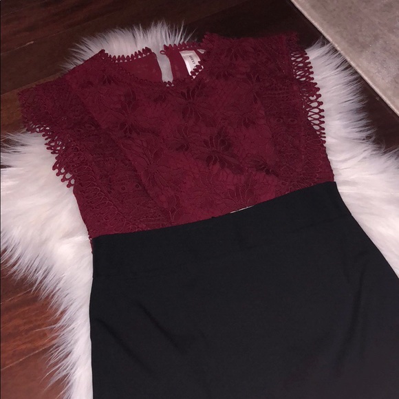 Cranberry red guest editor top. Gorgeous lace! - Picture 4 of 5